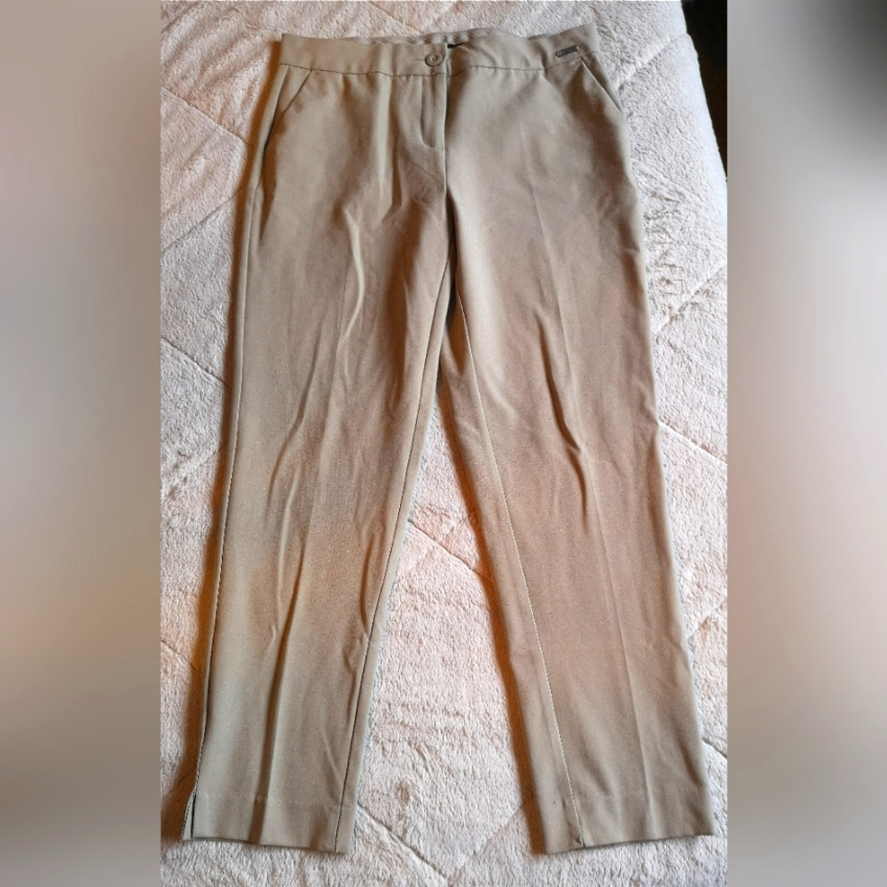 Beige color pants.